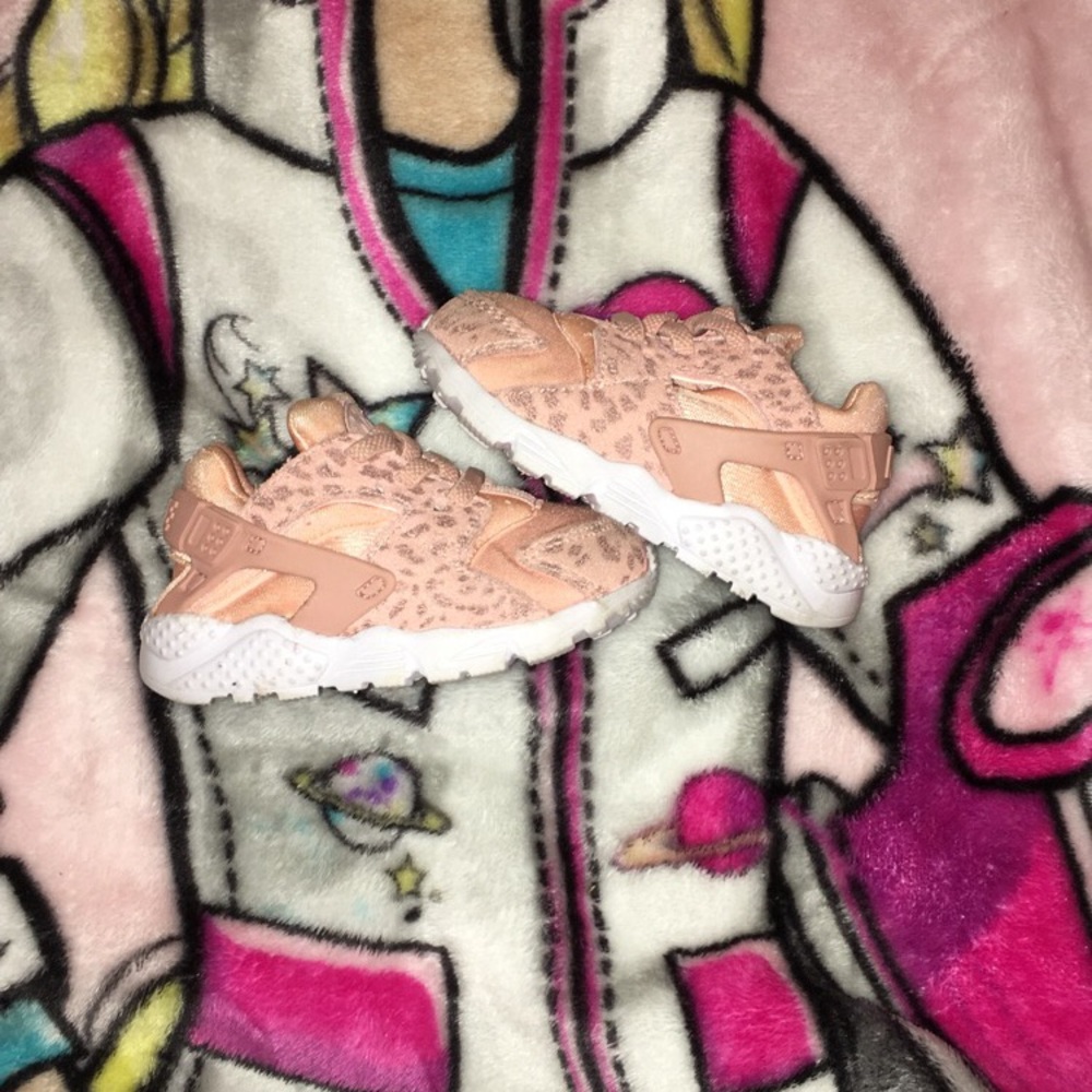 Toddler Nike Huraches 💓